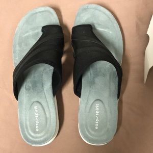 Easy Spirit toe ring sandals